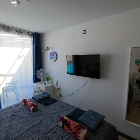 Daire El Sonando/stylish/minutes From Swim Or Surf/well Equipped